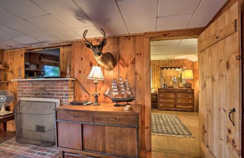 Great Barrington Casa | Rustic Berkshires Cottage at Lake Buel with Kayaks!