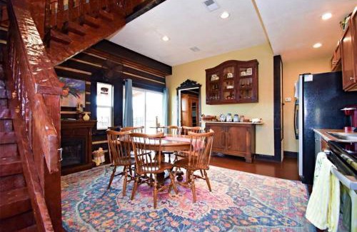 Oatmeal Casa | RUSTIC BLUEBONNET CABIN With VIEW BY HIDDEN FALL PARK