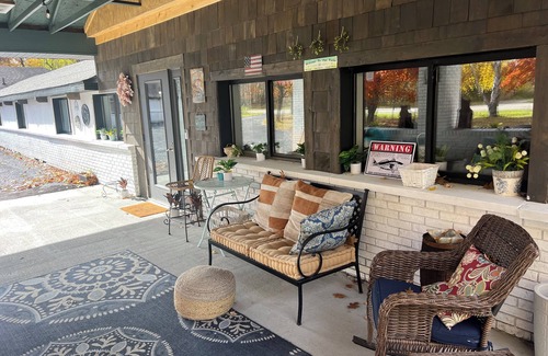 Houghton Lake Cama Y Desayuno | Rustic boho boutique hotel in beautfui Houghton Lake