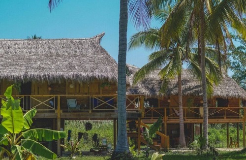 Barra de Navidad Chalet De Esquí | Cabaña rústica con piscina (Primavera)