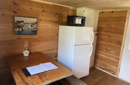 Charlestown Cabina | Log Cabin-Glam Camping