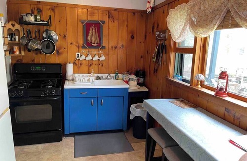 Beach Lake Casa | Rustic Cabin #7 on Private Lake