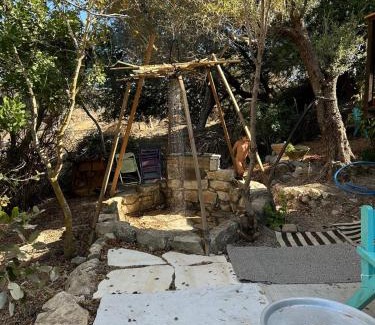 Kfar Hoshen Chalet De Esquí | Rustic Cabin in the Galilee with Pastoral Views