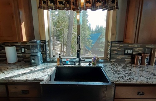 Big Creek Cabina | Rustic cabin in the Shaver/Huntington lake area