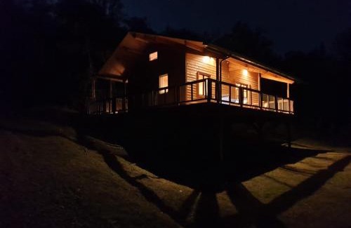 Amer Chalet De Esquí | Rustic Cabin in the Woods/Cabaña en el bosque