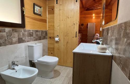 Amer Chalet De Esquí | Rustic Cabin in the Woods/Cabaña en el bosque
