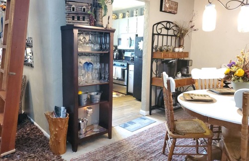 Tallahassee Cabina | RUSTIC CABIN-LODGE IN THE WOODS IN THE CITY