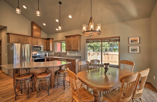 Packwood Cabina | Rustic Cabin Near Mt Rainier: Fire Pit & BBQ!