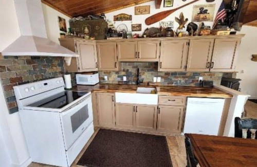 Beverly Casa | Rustic Cabin on the Columbia river.