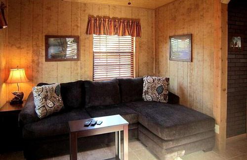 Inverness Casa | Rustic Cabin Perfect for a Romantic Getaway in Inverness, Florida