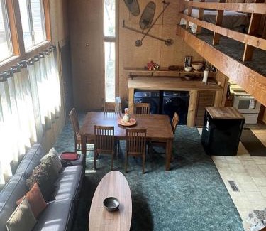 Sisters Casa | Rustic Cabin Rental near Hoodoo Ski Area and the Deschutes River in Sisters, Oregon