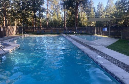 Sisters Casa | Rustic Cabin Rental near Hoodoo Ski Area and the Deschutes River in Sisters, Oregon