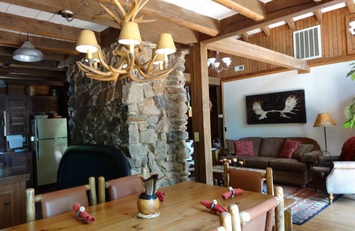 Littleton Cabina | Alquiler de cabañas rústicas con acceso privado a la ensenada al magnífico lago Gaston.