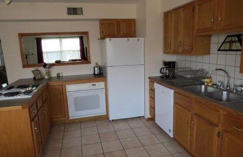 Miramiguoa Park Casa | Rustic Cabin Rental with a Wood-Burning Stove near Meramec State Park, Missouri