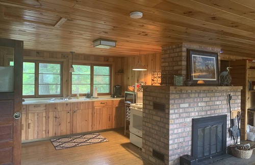 Three Lakes Cabina | Rustic Cabin Retreat