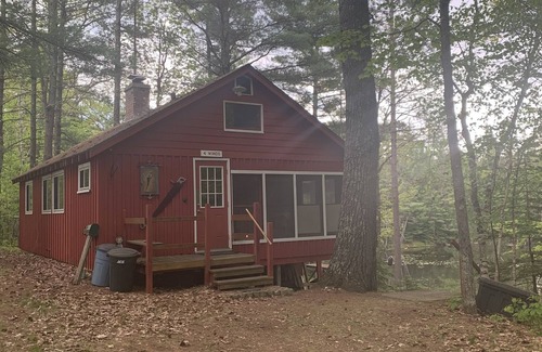 Three Lakes Cabina | Rustic Cabin Retreat