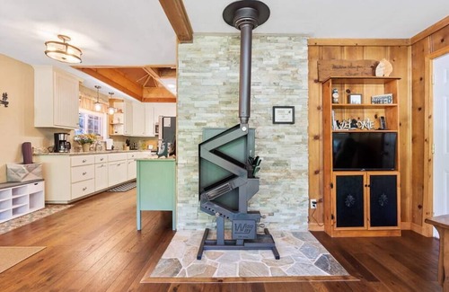Sugar Pine Cabina | Rustic Cabin Retreat | 7 Miles to Yosemite | King Beds