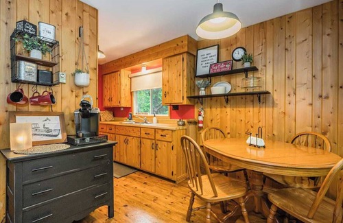 Tobermory Cabina | Rustic cabin w/ Games near Lake & National Park