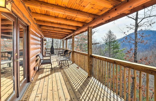 Canton Cabaña | Rustic Cabin w/ Mountain Views & Private Deck!