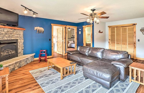 Canton Cabaña | Rustic Cabin w/ Mountain Views & Private Deck!