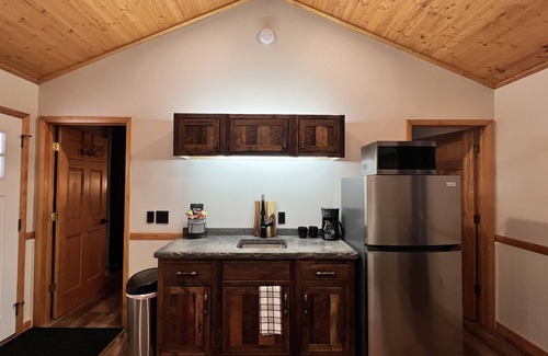 Wisconsin Dells Cabina | Rustic Cabin with Sandstone Canyon & Dock on the WI River in Wisconsin Dells