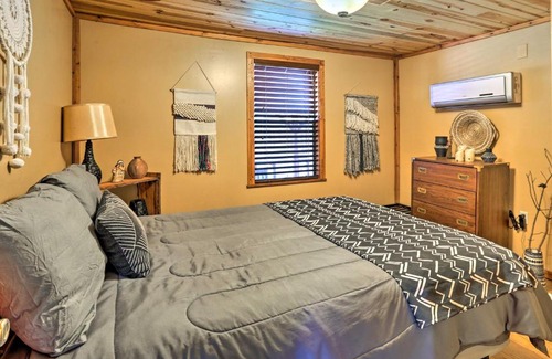 Broken Bow Casa | Rustic Cabin with Hot Tub Near Broken Bow Lake!