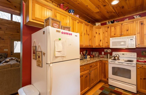 Todd Cabina | Rustic Cabin With Mountain Views