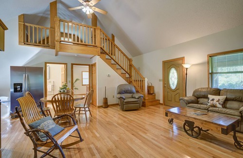 Elizabethton Casa | Cabaña rústica con una vista en una granja de cien acres