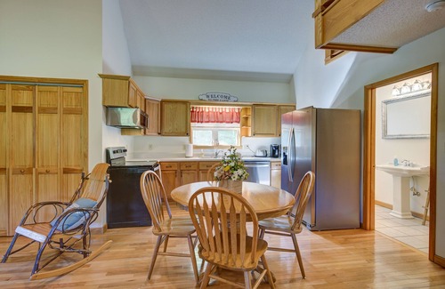 Elizabethton Casa | Cabaña rústica con una vista en una granja de cien acres
