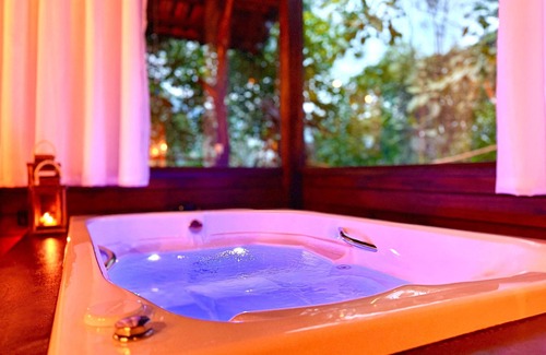 Camboriu Chalet De Esquí | Rustic chalet in the middle of the forest 14 km from Balneário Camboriú, super private.