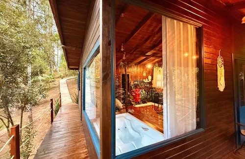 Camboriu Chalet De Esquí | Rustic chalet in the middle of the forest 14 km from Balneário Camboriú, super private.