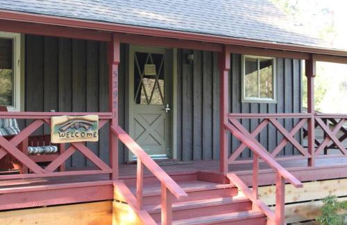 Oakhurst Casa | Rustic Chapparal Cabin at Bass Lake Heights