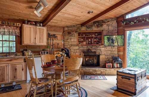 Gatlinburg - Pigeon Forge Cabina | Rustic Charm by Jackson Mountain Rentals