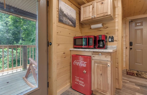 Gatlinburg - Pigeon Forge Cabina | Rustic Charm by Jackson Mountain Rentals