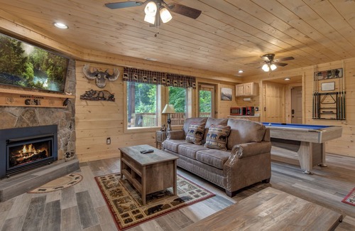 Gatlinburg - Pigeon Forge Cabina | Rustic Charm by Jackson Mountain Rentals
