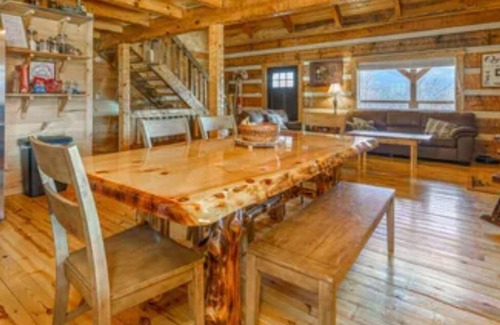 Newport Cabina | Rustic Charm in the Great Smoky Mtns