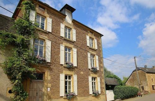 Latour Casa | Rustic Charm, Modern Comfort, cleaning included