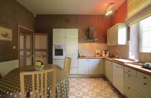 Latour Casa | Rustic Charm, Modern Comfort, cleaning included