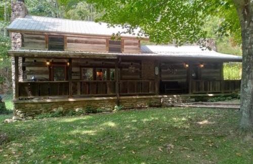 Wolf Laurel Casa | Rustic Charm