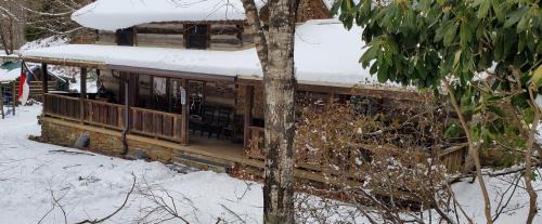 Wolf Laurel Casa | Rustic Charm