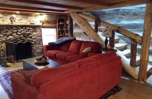 Wolf Laurel Casa | Rustic Charm