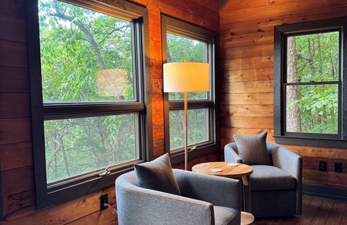 Big Canoe Cabina | Rustic Charm with a Mountain View