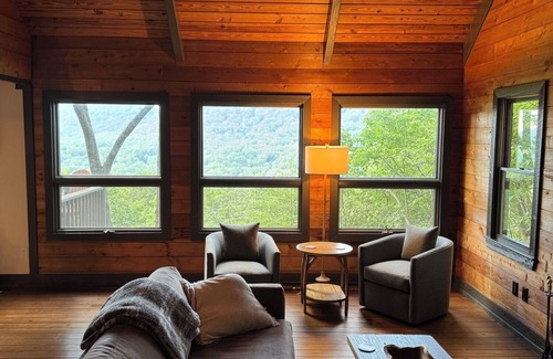 Big Canoe Cabina | Rustic Charm with a Mountain View