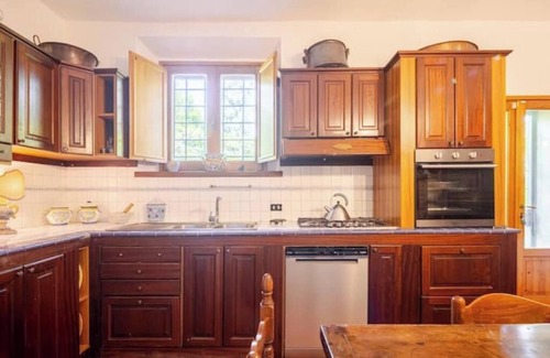 Le Cure Villa | Rustic Charming Villa w/Pool/AC/Wifi- Minutes to Florence Center- Views Galore!