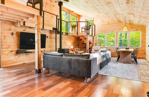 Newfane Cabina | Rustic-chic, dog-friendly cabin with fast WiFi, wood stoves, & great hiking