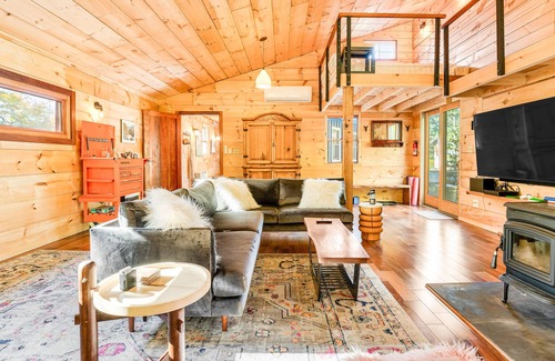 Newfane Cabina | Rustic-chic, dog-friendly cabin with fast WiFi, wood stoves, & great hiking