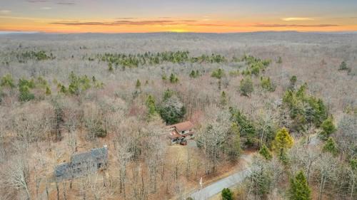 Gouldsboro Casa | Rustic-Chic Escape w Hot Tub Fireplace Nature Views Pine Woods Loft