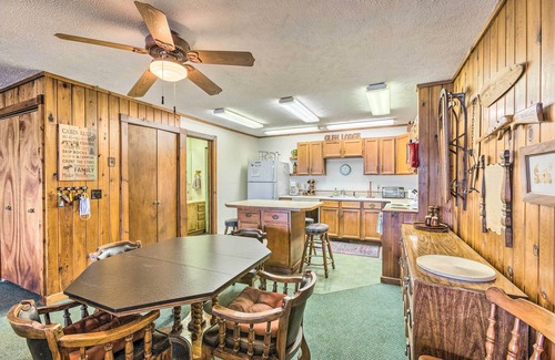 Glen Arbor Apartamento | Rustic-Chic Lake Glen Studio: 4 Mi to Beach!