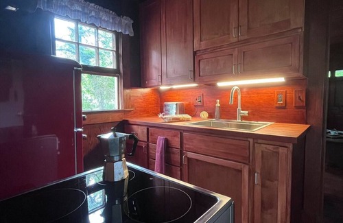 Bryans Road Chalet De Esquí | Rustic Colonial Chalet w/AC, only 40 minutes from Washington, D.C. - 2 bedrooms