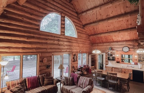 Lac du Flambeau Casa | Lujo rústico en una casa moderna completa Conectarse